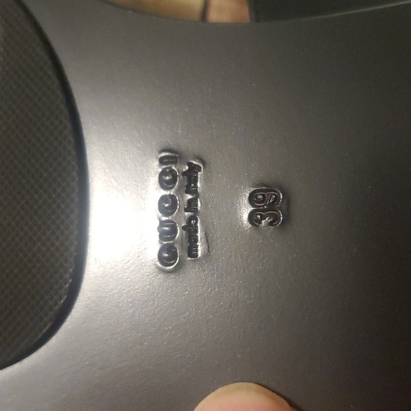 Gucci Black Flat Marmont Leather Thong! Size 39 New in Box - Picture 4 of 17